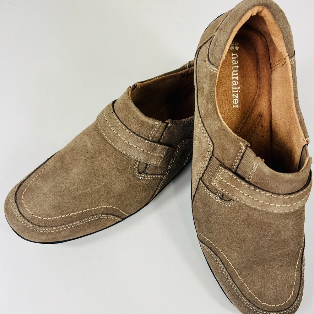 Women's Naturalizer casual suede shoe size 7